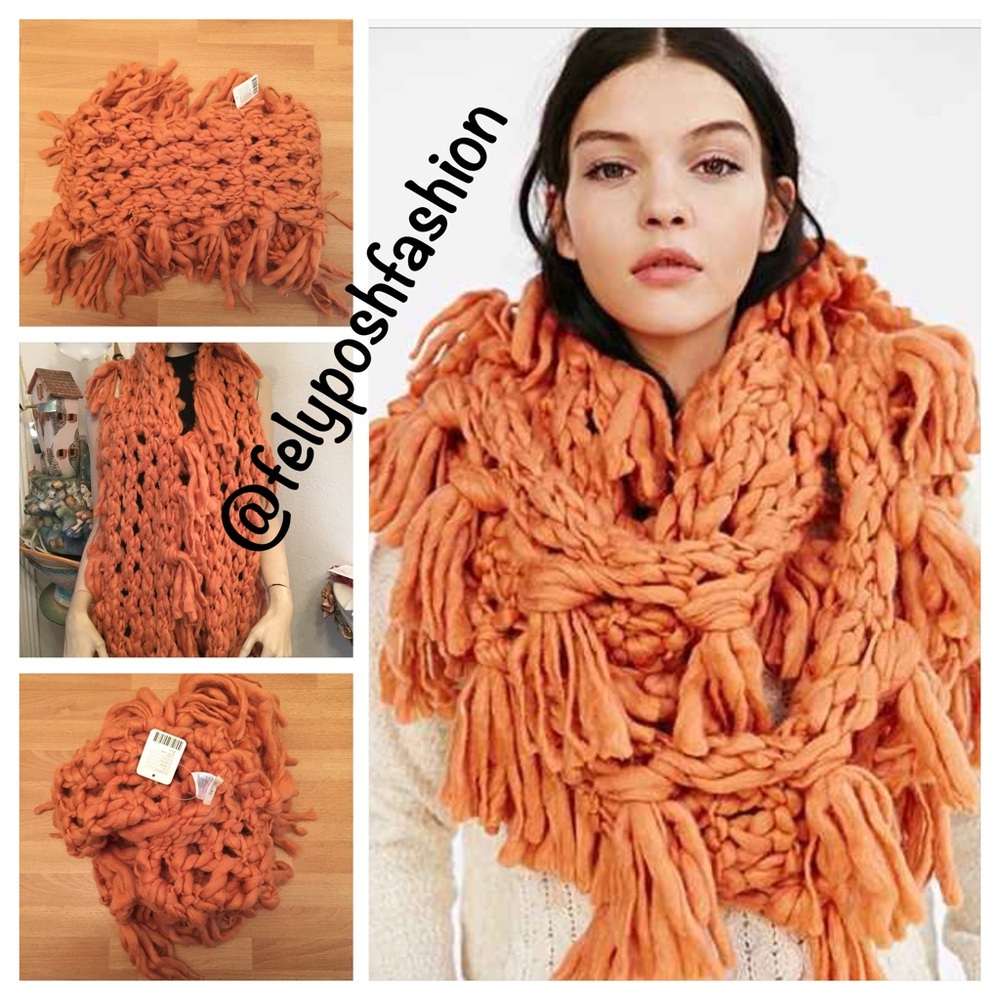 Urban Outfitters Chunky Hand Knit Eternity Scarf